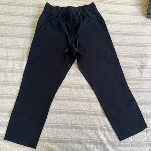 Lululemon On the Fly Mid Rise Cropped Pant - Women's Size 4